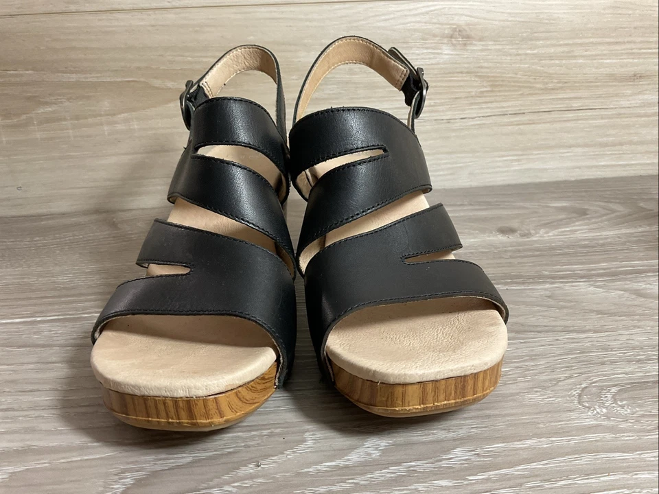 Sandalia para mujer Dansko Ashlee cuero negro cuero de becerro bruñido talla 40 Foto 3 de 4