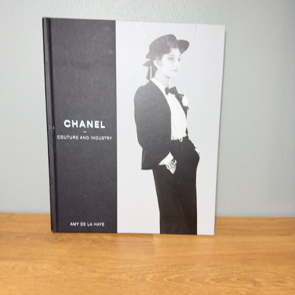 Chanel: Couture and Industry by de la Haye, Amy [Hardcover] Gucci