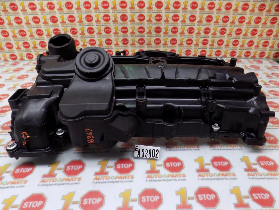 2012-2015 BMW X1 ENGINE VALVE COVER 11-12-7-588-412 OEM — 第 3/4 张图片