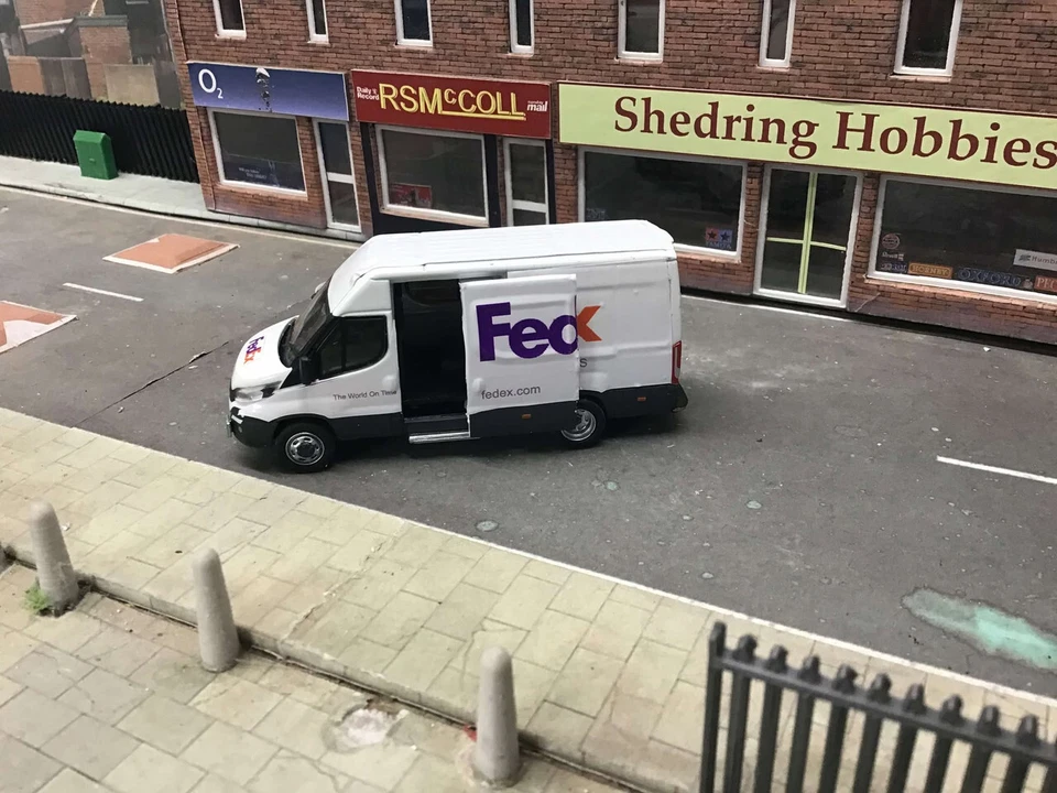 1-76 Code 3 Iveco Van Fed Ex - Image 2 of 4