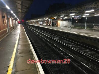 PHOTO  BASINGSTOKE MORNING RUSH HOUR DURING CVID VIEW OF PLATFORMS 1 AND 2. 2021