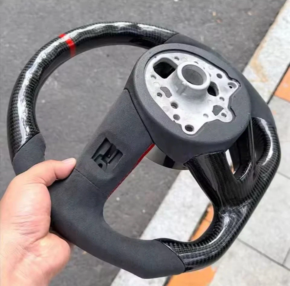 Volante de fibra de carbono Audi A3 A4 B9 A5 B9 RS3 S3 RS4 S4 A5 S5 Foto 2 de 4