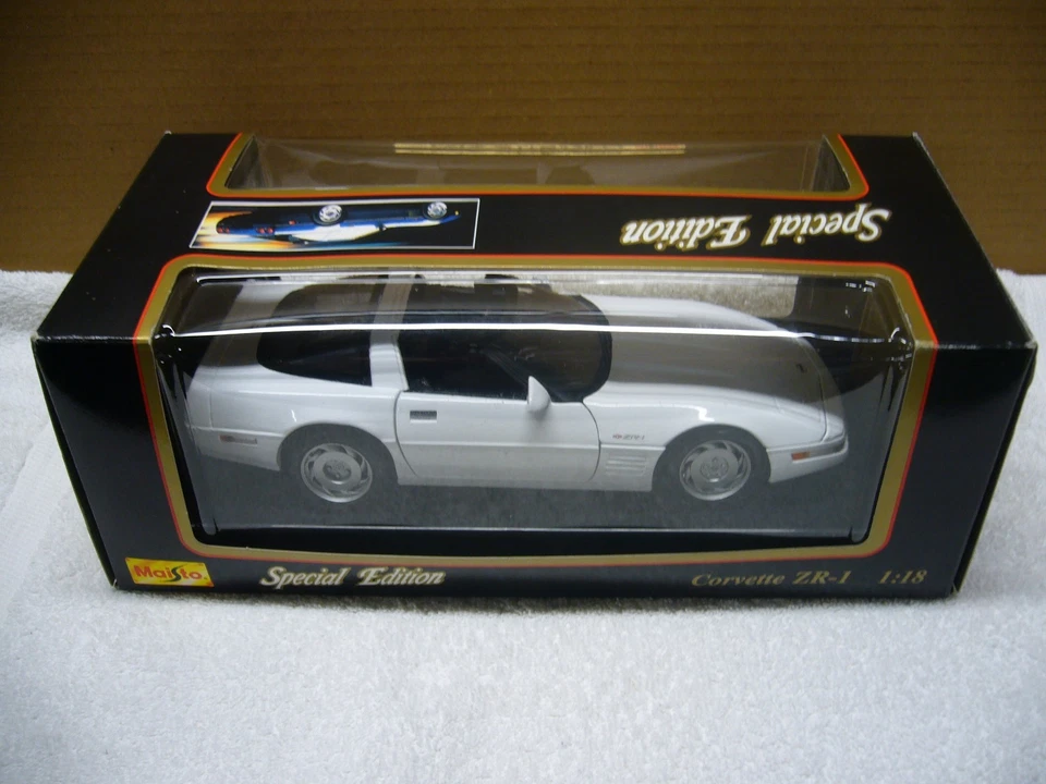 1992 MAISTO SPECIAL EDITION CHEVROLET CORVETTE ZR-1 WHITE Diecast Scale 1:18 - Image 4 of 4
