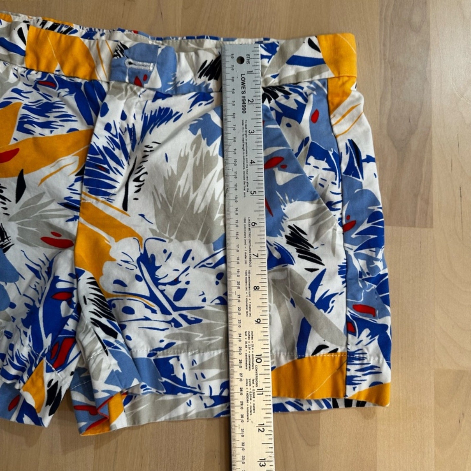 Khakis by Gap Sunkissed Shorts Size 4 Colorful Pattern Rare Find image 4