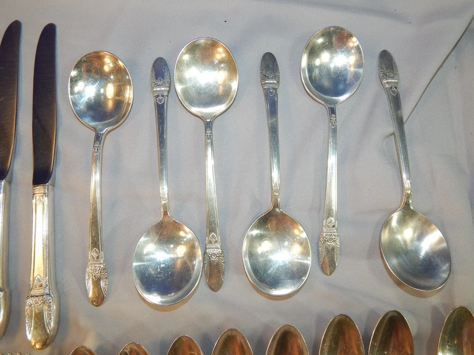 Juego de cubiertos de plata Rogers Bros First Love 1847 de 6 lugares + extra Foto 4 de 4