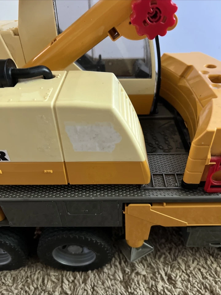 Bruder Mack Granite Liebherr Crane Truck 02818 Yellow 1:16 LTF 1045 Semi-Loader - Image 3 of 4