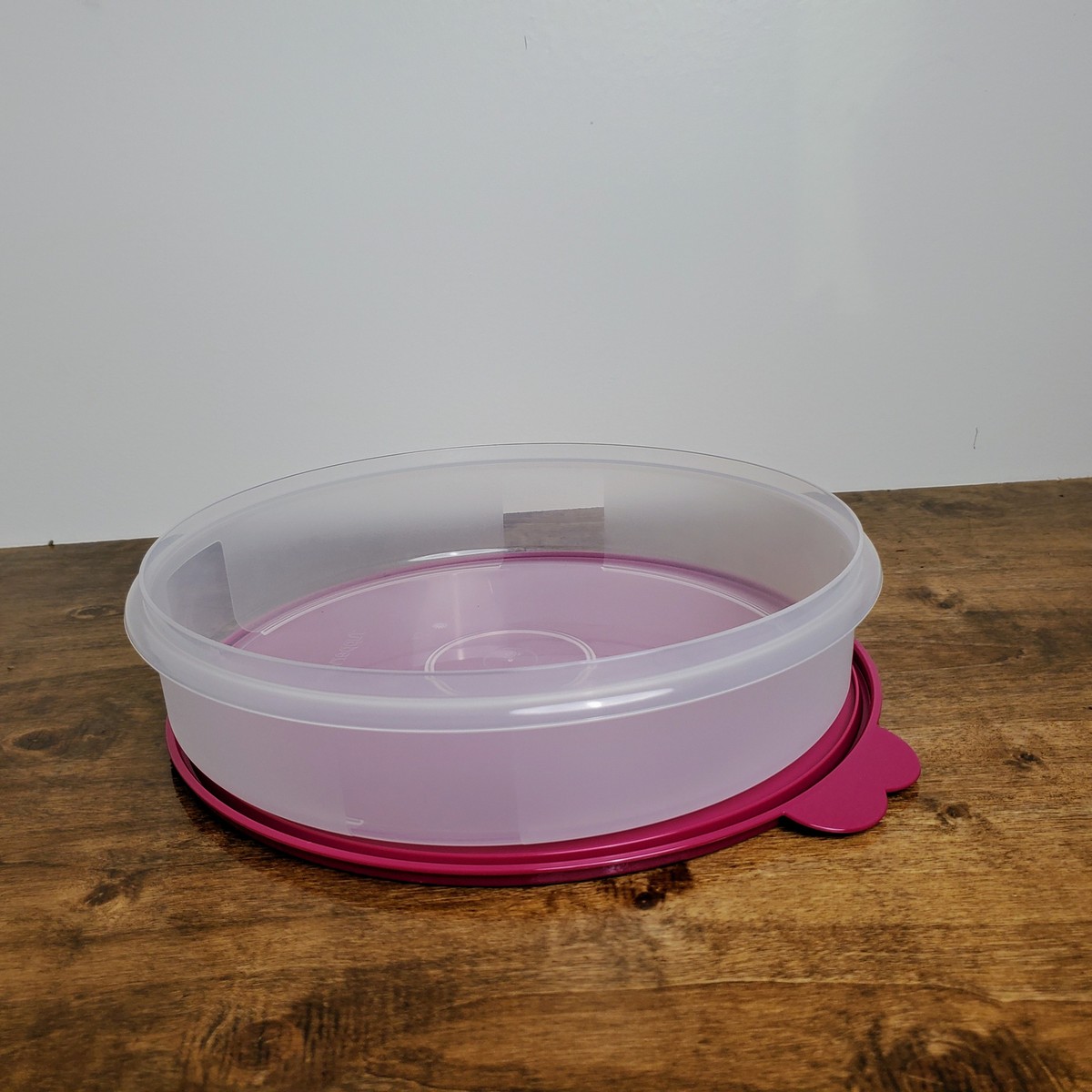 TUPPERWARE FreezerSmart Round Container Pie Keeper Radish Purple