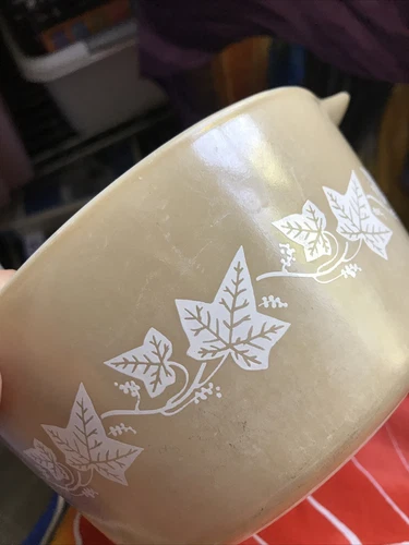 PYREX #473  1 QT SANDLEWOOD TAN Handles CASSEROLE No Lid 3 Spots Vtg