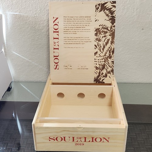 SOUL OF A LION 2019 DAOU WINERY PASO ROBLES, CA- 3 BOTTLE WOODEN WINE BOX - Picture 3 of 9