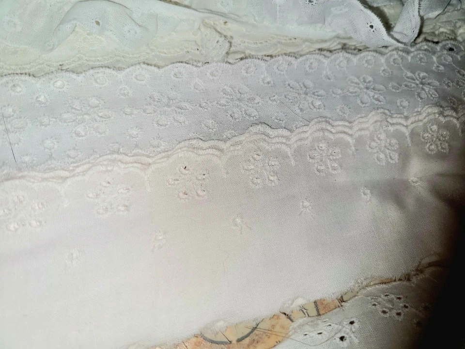 Gran lote vintage de variedad de adornos de ojales Foto 3 de 4