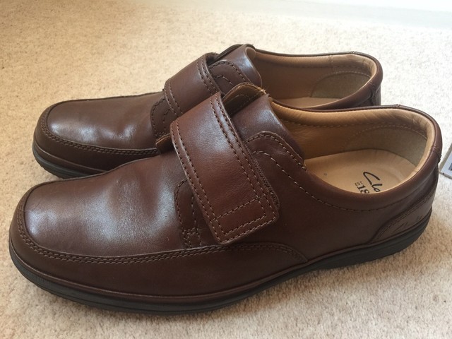 clarks mens velcro shoes