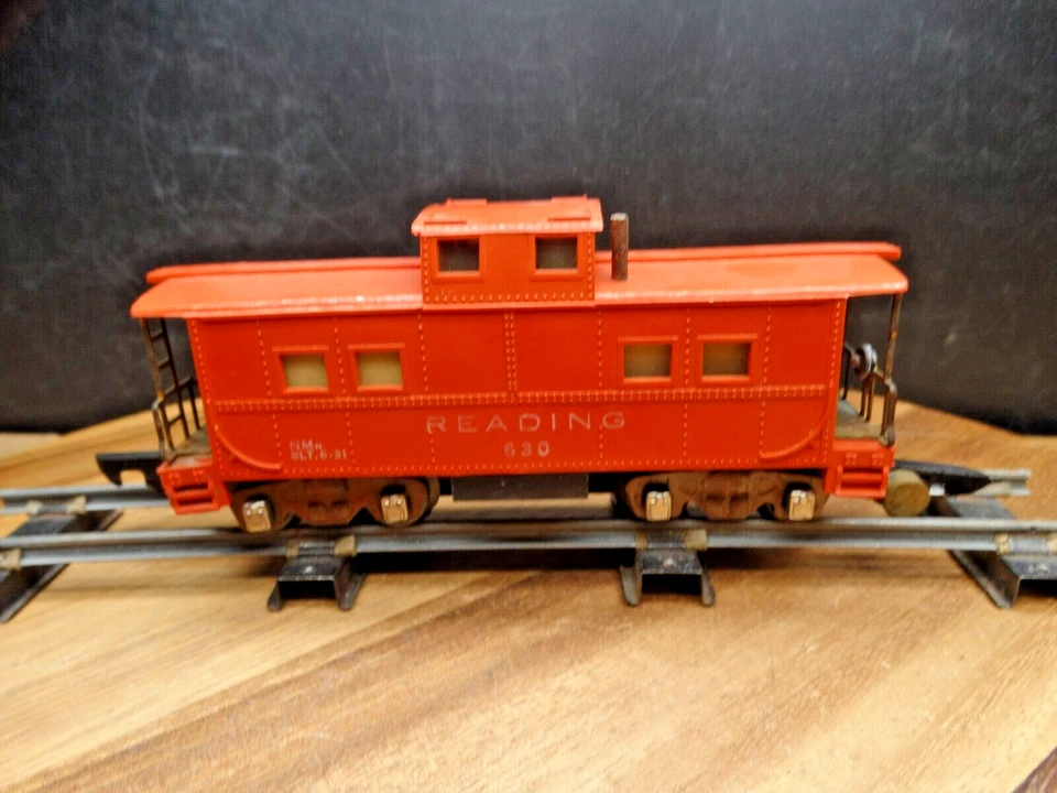 American Flyer S Gauge 33' Reading 630 Illuminated Pumpkin-orange Caboose - Image 4 of 4