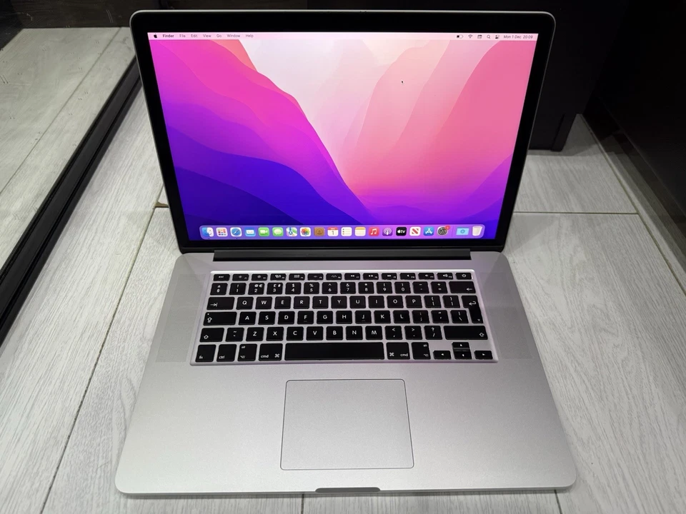 Apple MacBook Pro Retina 15.4" Mid 2015 256GB SSD 16GB Ram 2.2GHz Intel Core i7 - Image 4 of 4