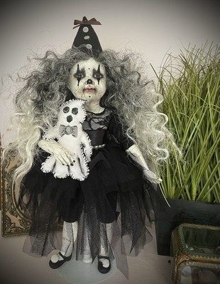 OOAK gruseliges süßes Clown Mädchen schwarz weiß mit Geist Plüschtier Puppe Halloween