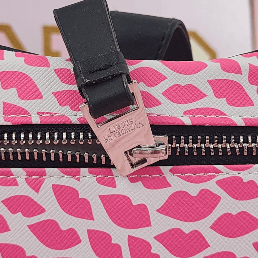 Victoria ❤️ Victoria\'s Secret Train Case – Lips Print Vintage Glamour! ❤️ main image 0
