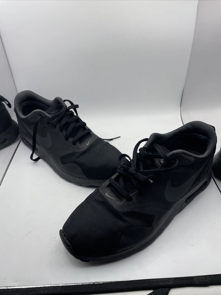 Nike tavas top triple black