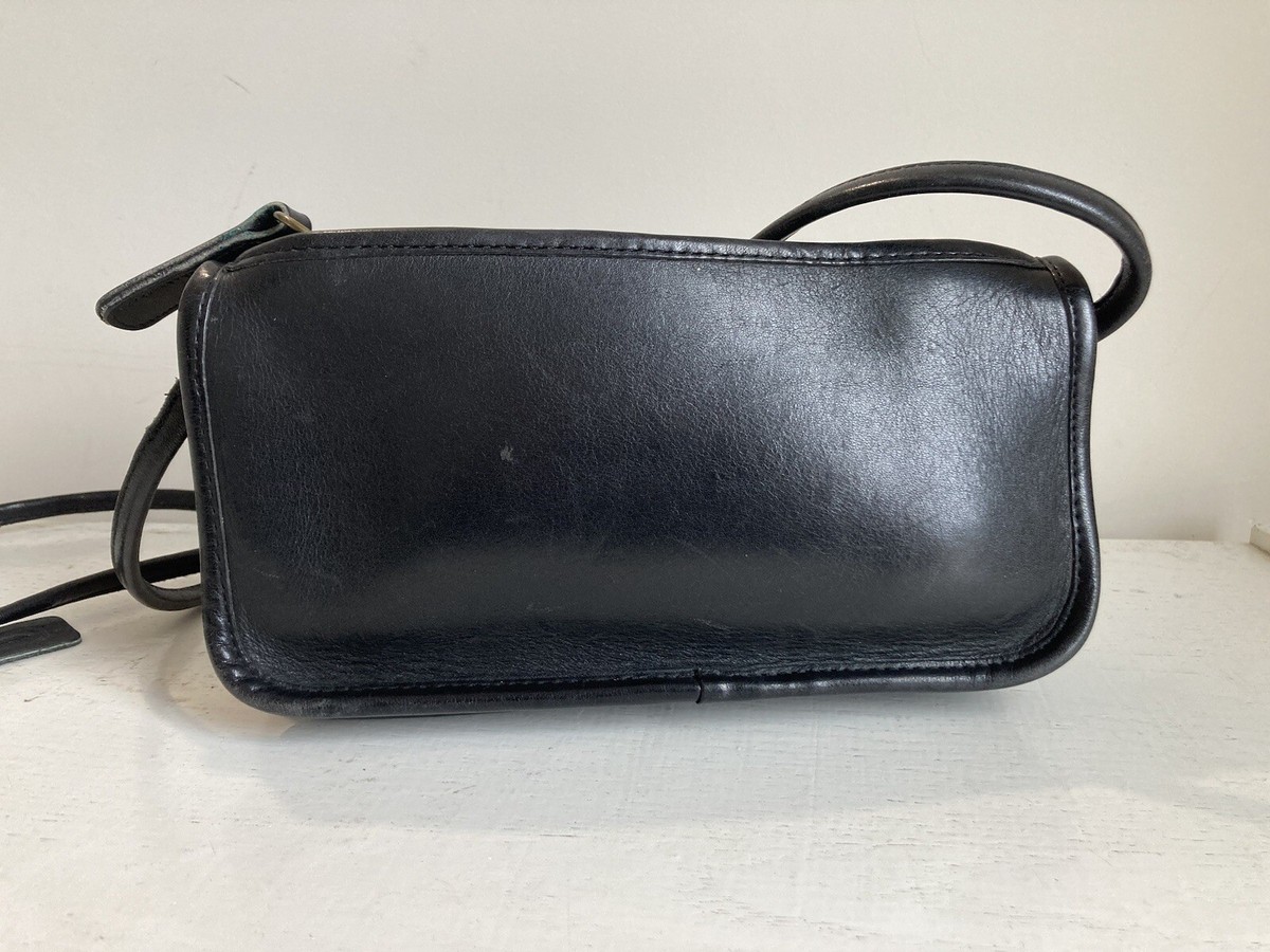 VINTAGE/ RARE COACH BLACK ZIPPERED POUCH CROSSBODY BAG/PURSE 9655