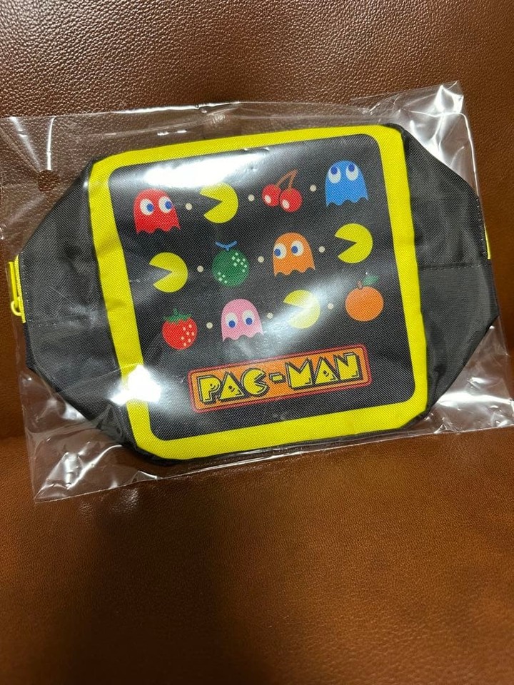 New unused official Pac-Man pouch from Japan — a limited-edition retro gaming collectible with genuine shelf appeal and gift-ready condition.