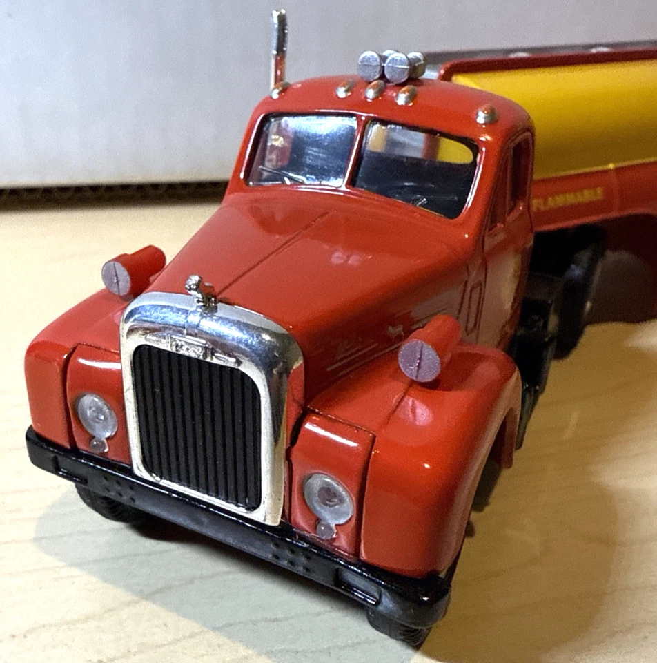 Corgi 53201 - Mack B Series Fruehauf Tanker Truck Shell - Red/Yellow 1:50 - Image 3 of 4