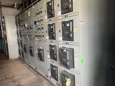 3200A GE WavePro AKD-10 7 Section Switchgear 480V 3x3200A 11x 800A 5x 600A NEMA