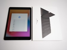 Apple iPad 7th Gen - 32GB - Wi-Fi Only and Smart Keyboard - Very Good