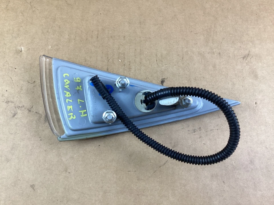 Chevrolet Cavalier 1995-1999 luz de señalización de giro en la esquina del lado izquierdo del conductor Foto 3 de 4