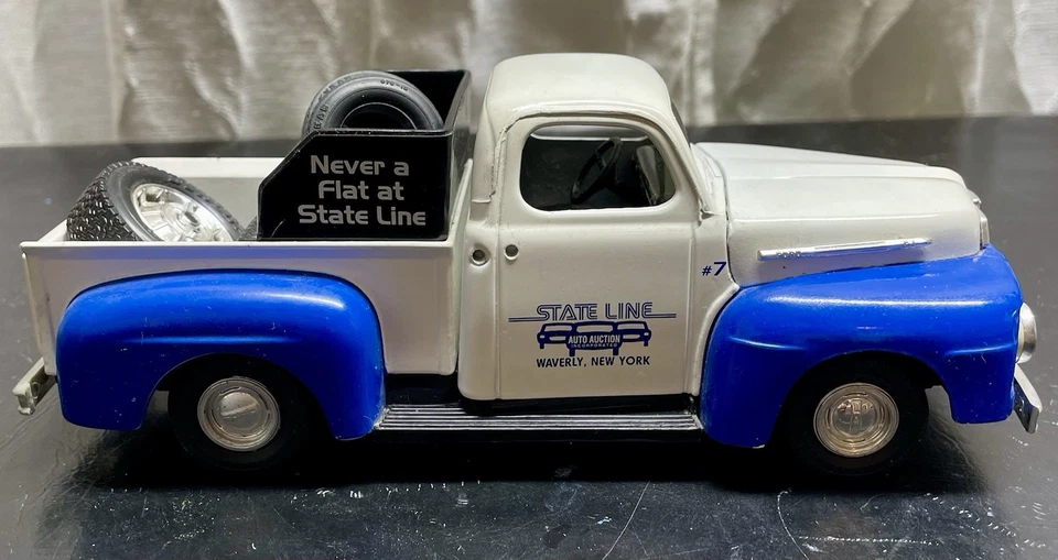 Ford Pickup 1951 edición limitada Die Cast Coin Bank/Ertl Company State Line Foto 3 de 4