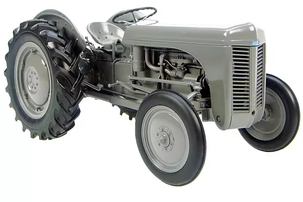 Universal Hobbies 1/16 FERGUSON TEA 20 1949 Tractor Diecast Model UH2690 - Image 3 of 4
