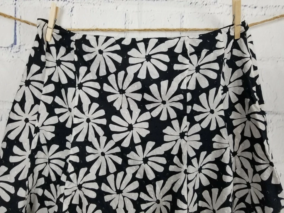 Юбка New York & Co черно-белая Swiss Dot с цветочным узором расклешенная размер 12 с подкладкой хлопок  - Изображение 2 из 4
