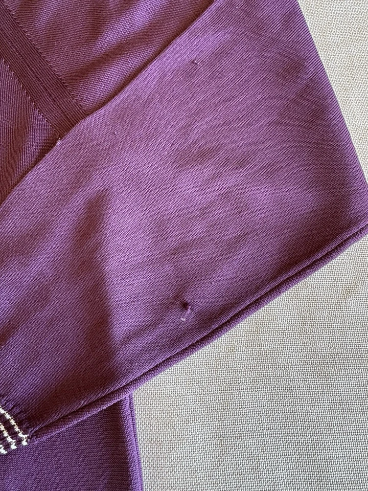 Top deportivo vintage Givenchy para mujer granate cuarto botón manga larga talla 40 Foto 4 de 4