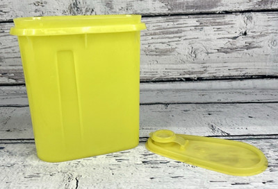Tupperware Vintage 7'' Yellow Beverage Buddy 1 Quart Pitcher 792-1 w/Lid