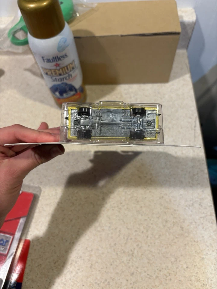 Johnny Lightning 1973 Dodge Charger Super 70-е БЕЛАЯ МОЛНИЯ 1:64 - Изображение 3 из 4