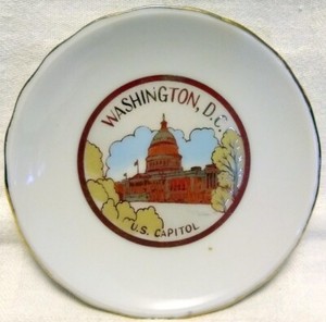 Vtg. MINIATURE SOUVENIR PLATE Washington, D.C. U.S. CAPITOL GRAPHIC Gold Accents