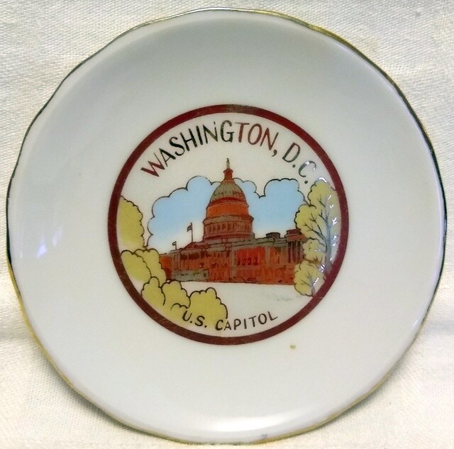 Vtg. MINIATURE SOUVENIR PLATE Washington, D.C. U.S. CAPITOL GRAPHIC Gold Accents