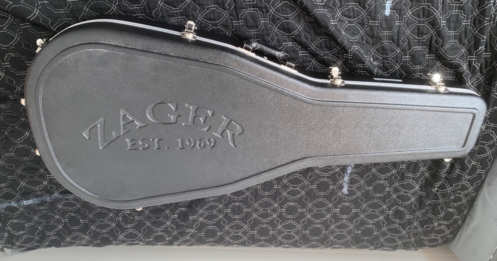 Zager ZAD80CE Full Size Solid Cedar/Rosewood Guitar w/Fishman