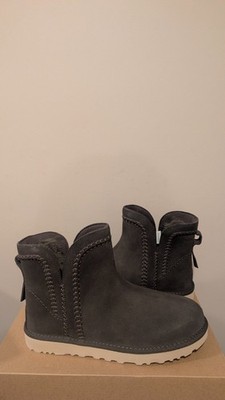 Ugg Australia  Women's  Classic Mini  Elaria Boots  Size 8 NIB