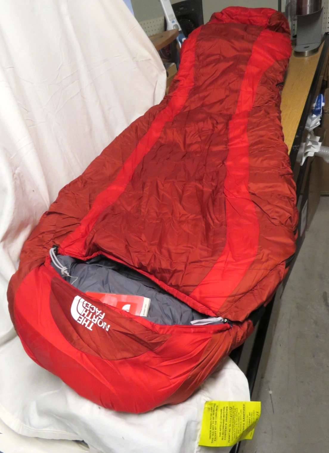 The North Face Red Elkhorn Mummy Style Sleeping Bag -18C/0F 84" x 3" NEW No Bag
Opens in a new windo