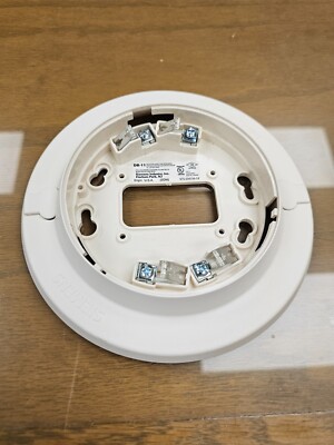 SIEMENS DB-11 FIRE ALARM SURFACE MOUNT DETECTOR BASE FOR THE SERIES 11