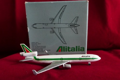 Avion Miniature Alitalia 1/600 – Blanc, Métal, Collection – Occasion Comme Neuf