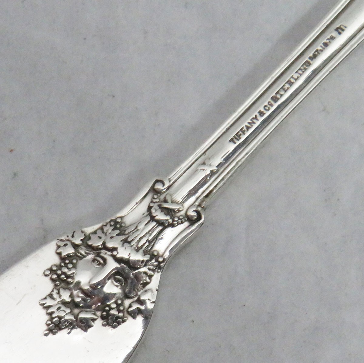 TIFFANY & CO (8) OLYMPIAN STERLING SILVER 5 7/8 FLAT BUTTER KNIVES