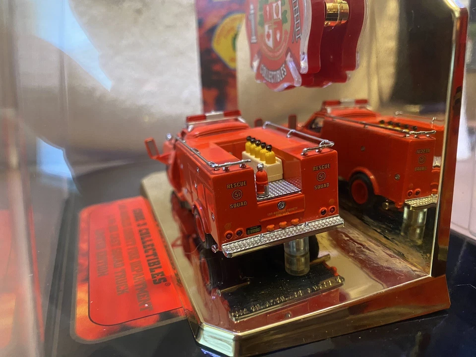 CODE 3 COLLECTIBLES 1:64 EMERGENCY LOS ANGELES 51 RESCUE SQUAD MIB 2001 Original - Image 3 of 4