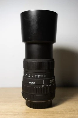 Sigma 55-200mm F/4-5.6 DC Telephoto Zoom Lens for Canon EF/EF-S + Lens hood - Photo 1/4
