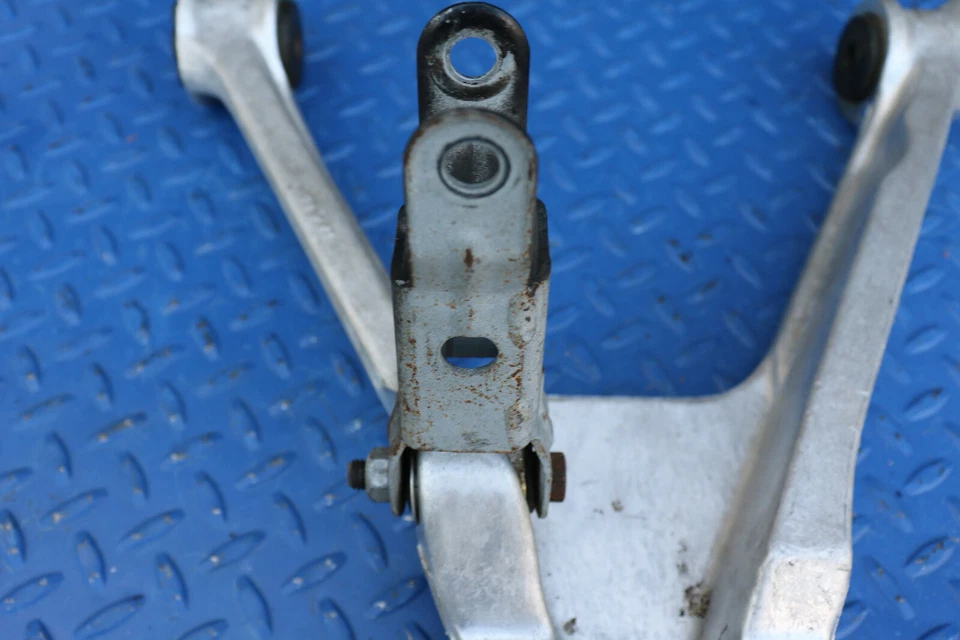 Brazo de control inferior del lado del conductor Chevrolet Corvette 1988-1996 brazo de suspensión delantero Foto 3 de 4