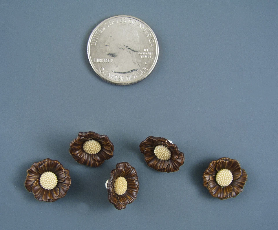 POPPY FLOWER - SMALL CLOTHING BUTTON - SET OF 5 - Image 2 of 3