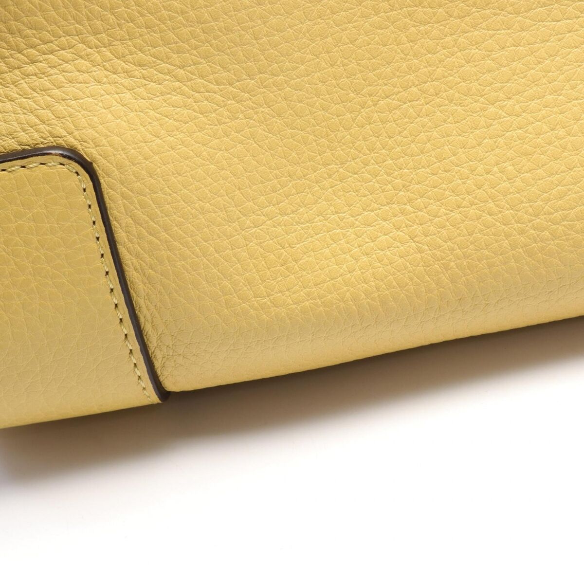 LOEWE Americana 28 Handbag 380.82.H38 leather Yellow Used LOEWE Americana 28 Handbag 380.82.H38 leather Yellow Used