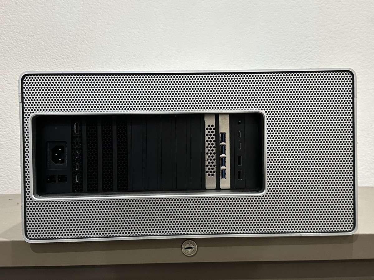 Apple Mac Pro 2019 Rack 24-Core 2.7GHz W-3265M - 256GB RAM 2TB SSD
