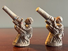 2 Vintage Playwood Plastics 405 Anti-Aircraft Cannon Gunners Excellent