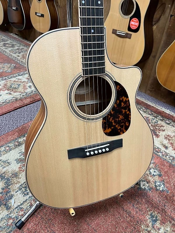 Larrivee OMV-03 - Satinado Foto 2 de 4