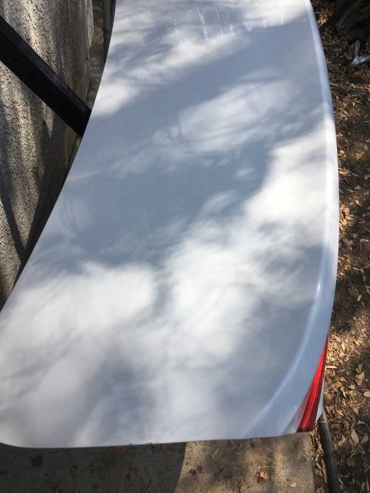 Оригинальная белая задняя крышка багажника 2012–2018 BMW F30 3 серии 320i 328i 335i - Изображение 3 из 4