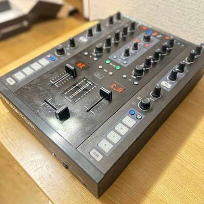 Native Instruments Traktor Kontrol Z2 DJ Mixer Controller USB Audio Interface